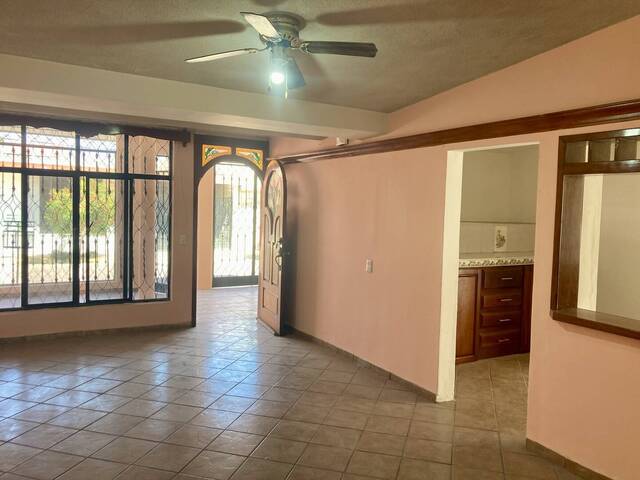 #69 - Casa para Venta en Tepic - NT - 2